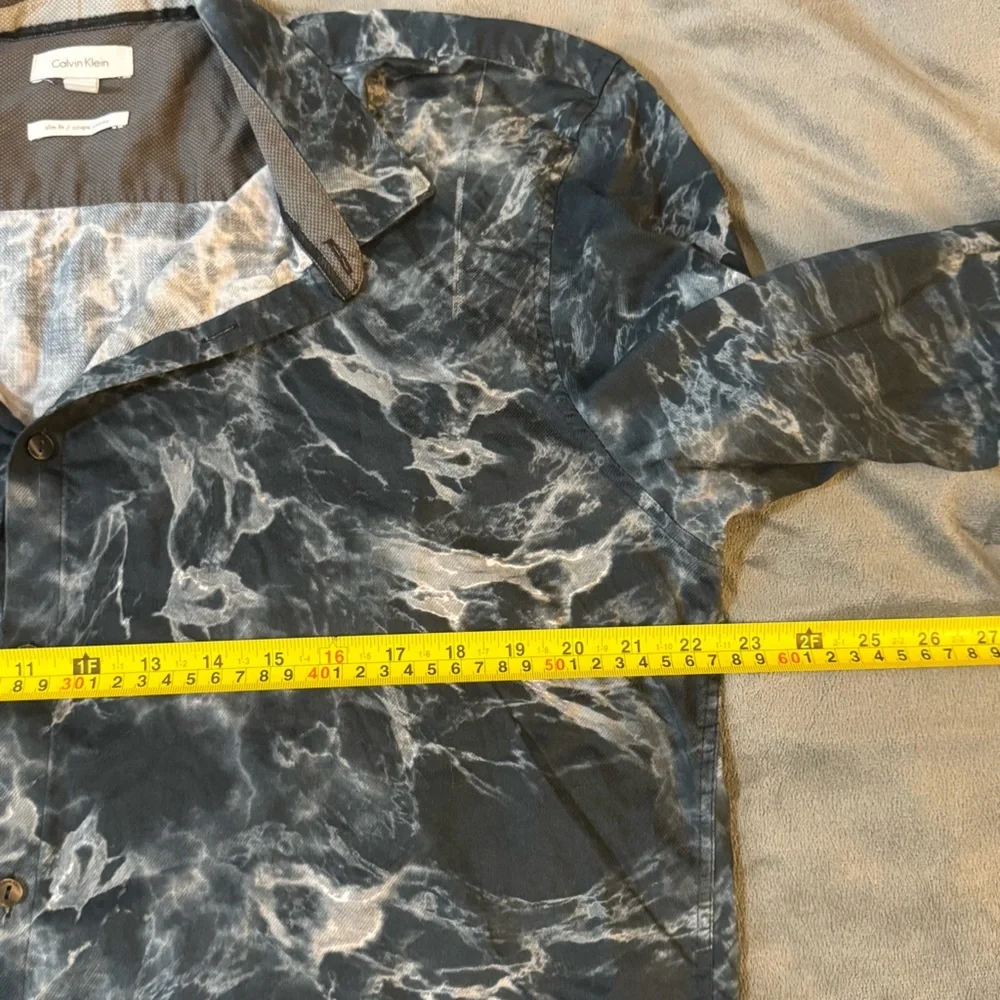 Calvin Klein Gray Casual Button Down Shirt

#1126 - Picture 2 of 6